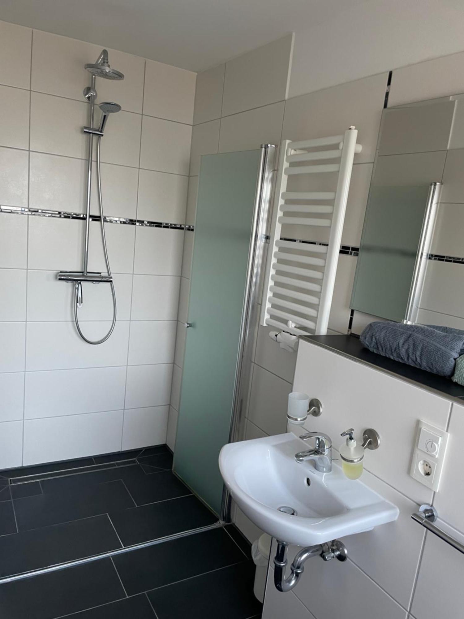 Ferienwohnung Mit Fussbodenheizung Nahe Messe, Gratis Parkplatz Und Abstellplatz E - Bike Ганновер Экстерьер фото